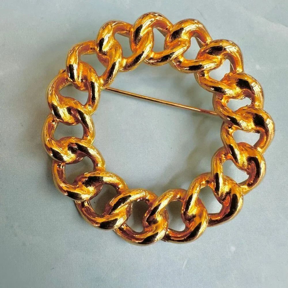 Vintage Gold-Tone Chain Link Circle Brooch